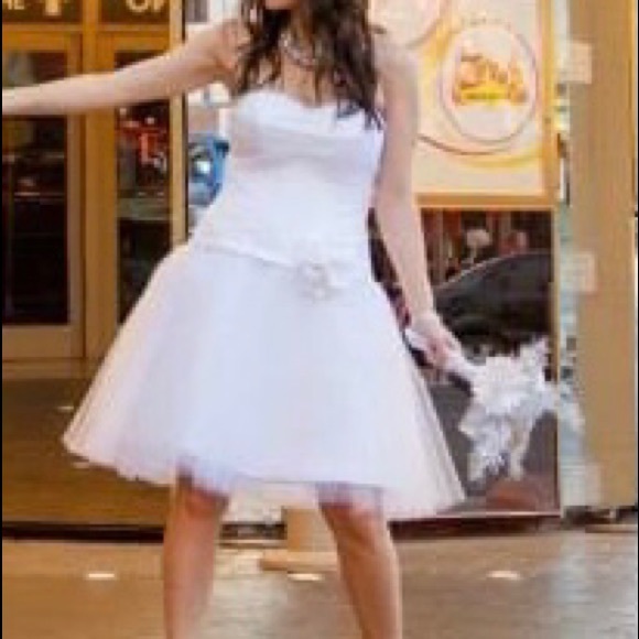 Lovely Wedding Dress - Picture 7 of 8